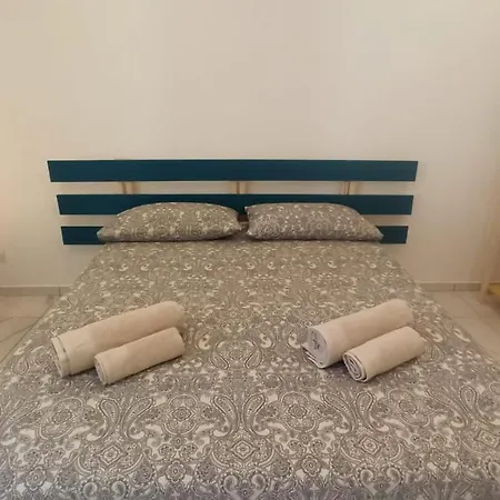 Amedeo House בארי