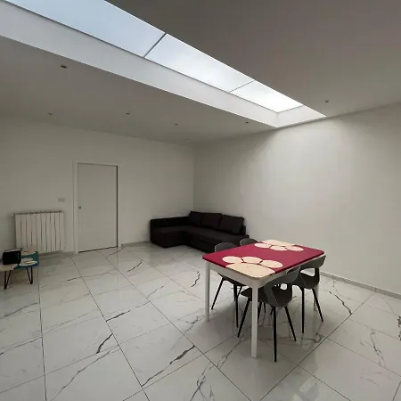 Amedeo House דירה *